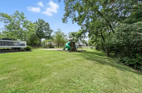 Exterior - 10007 Windzag Ln, Montgomery, OH 45242 photo 14 of 15