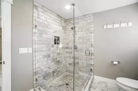 Bath - 10007 Windzag Ln, Montgomery, OH 45242 photo 4 of 10