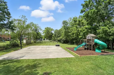 Exterior - 10007 Windzag Ln, Montgomery, OH 45242 photo 9 of 15