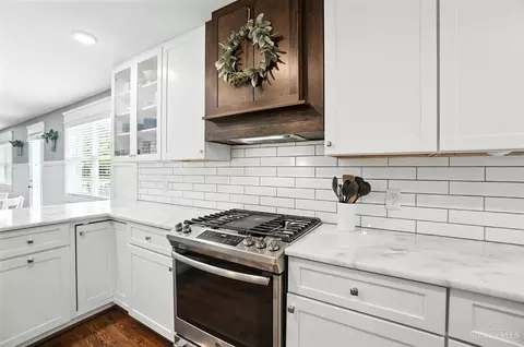 Kitchen - 10007 Windzag Ln, Montgomery, OH 45242 photo 4 of 5