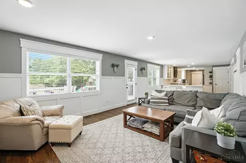 Living - 10007 Windzag Ln, Montgomery, OH 45242 photo 1 of 4