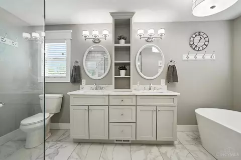 Bath - 10007 Windzag Ln, Montgomery, OH 45242 photo 2 of 10