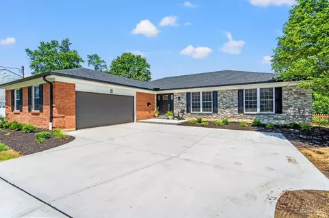 7640 Kennedy Ln, Montgomery, OH 45242