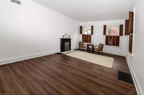 3157 Bishop St, Cincinnati, OH 45220 photo 2
