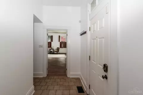 3157 Bishop St, Cincinnati, OH 45220 photo 4