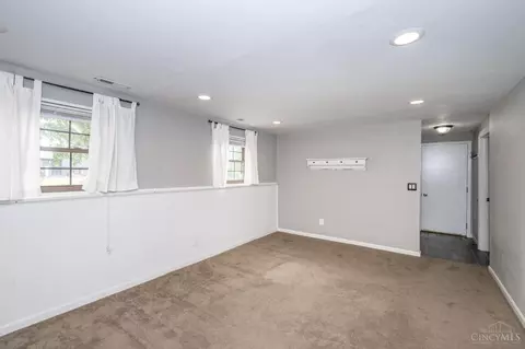Living - 785 Lind Pl, Mason, OH 45040 photo 9 of 12