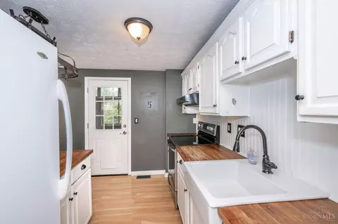 Kitchen - 785 Lind Pl, Mason, OH 45040 photo 4 of 6