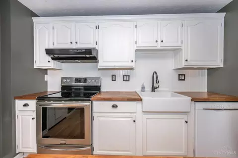 Kitchen - 785 Lind Pl, Mason, OH 45040 photo 6 of 6