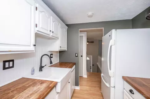 Kitchen - 785 Lind Pl, Mason, OH 45040 photo 3 of 6