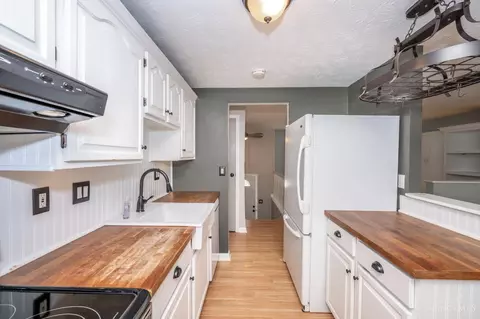 Kitchen - 785 Lind Pl, Mason, OH 45040 photo 2 of 6
