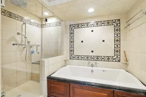 Bath - 8700 Hopewell Rd, Cincinnati, OH 45242 photo 3 of 3