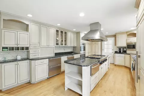 Kitchen - 8700 Hopewell Rd, Cincinnati, OH 45242 photo 2 of 2