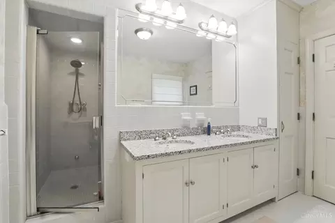 Bath - 8700 Hopewell Rd, Cincinnati, OH 45242 photo 2 of 3