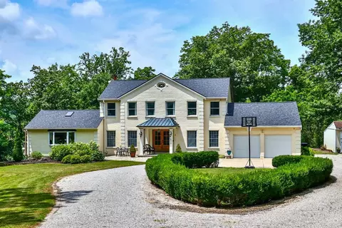 572 Locust Corner Rd, Cincinnati, OH 45245