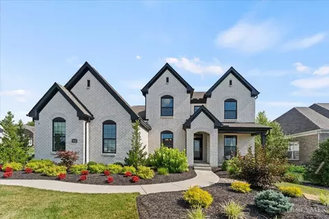 8926 Suncrest Ln, Mason, OH 45040