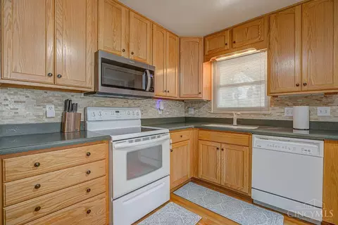 Kitchen - 5732 Fourson Dr, Cincinnati, OH 45233 photo 3 of 4