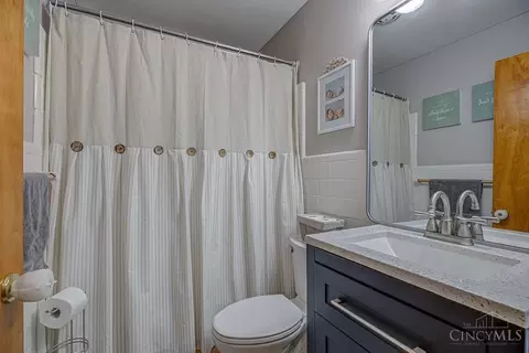 Bath - 5732 Fourson Dr, Cincinnati, OH 45233 photo 3 of 4