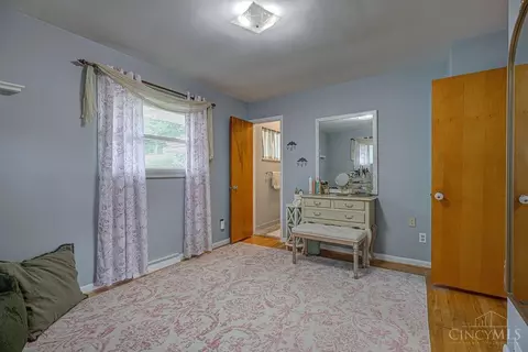 Bedroom - 5732 Fourson Dr, Cincinnati, OH 45233 photo 7 of 9