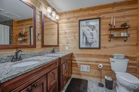 Bath - 5732 Fourson Dr, Cincinnati, OH 45233 photo 1 of 4