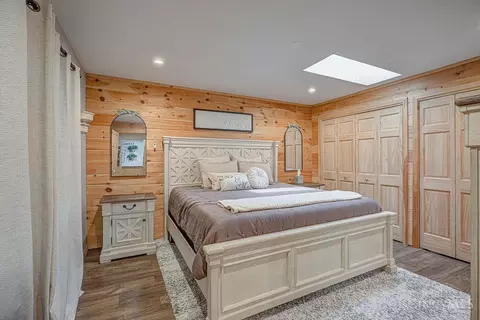 Bedroom - 5732 Fourson Dr, Cincinnati, OH 45233 photo 1 of 9