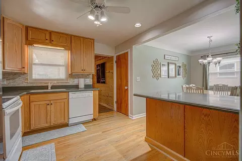 Kitchen - 5732 Fourson Dr, Cincinnati, OH 45233 photo 2 of 4