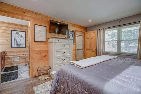 Bedroom - 5732 Fourson Dr, Cincinnati, OH 45233 photo 3 of 9