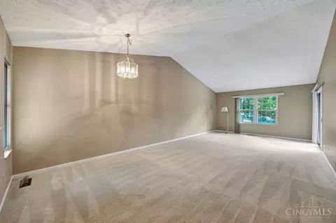 780 Stoneharbor Ln, Hamilton Township, OH 45039 photo 2