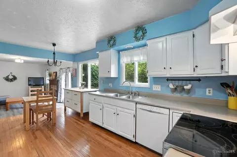 Kitchen - 3536 Stoneboat Ct, Maineville, OH 45039 photo 4 of 5