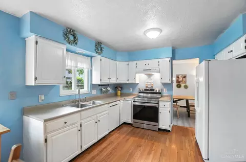 Kitchen - 3536 Stoneboat Ct, Maineville, OH 45039 photo 2 of 5