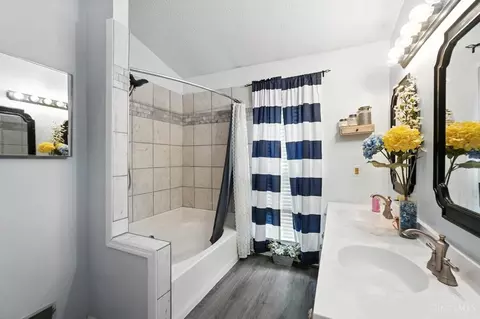 Bath - 3536 Stoneboat Ct, Maineville, OH 45039 photo 2 of 6