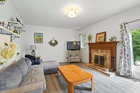 Living - 3536 Stoneboat Ct, Maineville, OH 45039 photo 2 of 3