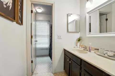 Bath - 3536 Stoneboat Ct, Maineville, OH 45039 photo 4 of 6