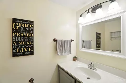 Bath - 3536 Stoneboat Ct, Maineville, OH 45039 photo 1 of 6