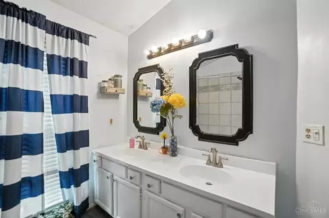 Bath - 3536 Stoneboat Ct, Maineville, OH 45039 photo 3 of 6