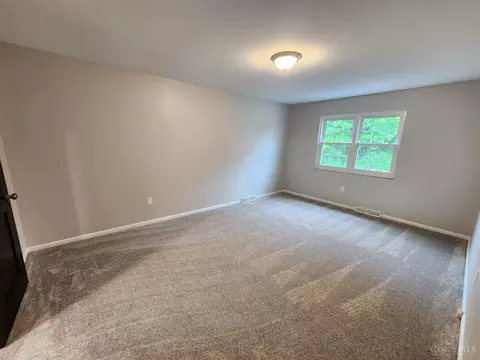 Bedroom - 2191 Flomar Ct, Cincinnati, OH 45233 photo 2 of 5