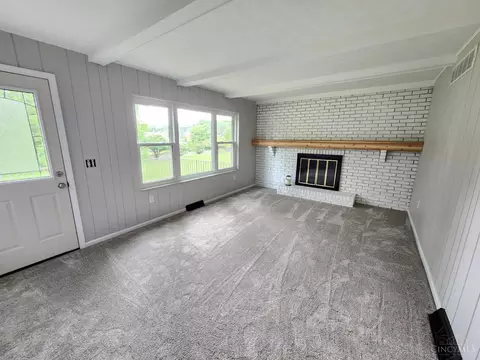 Living - 2191 Flomar Ct, Cincinnati, OH 45233 photo 2 of 4