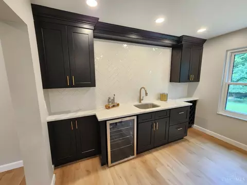 Kitchen - 2191 Flomar Ct, Cincinnati, OH 45233 photo 9 of 9