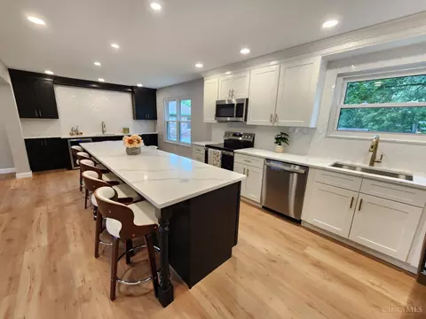 Kitchen - 2191 Flomar Ct, Cincinnati, OH 45233 photo 7 of 9