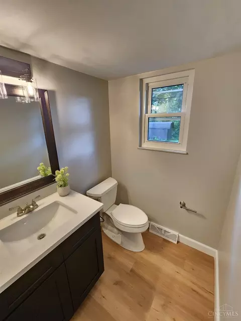 Bath - 2191 Flomar Ct, Cincinnati, OH 45233 photo 9 of 9