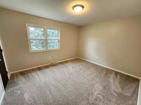 Bedroom - 2191 Flomar Ct, Cincinnati, OH 45233 photo 3 of 5