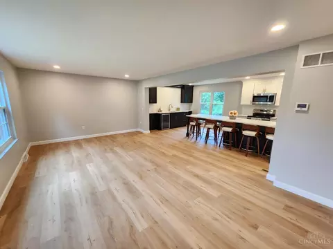 Living - 2191 Flomar Ct, Cincinnati, OH 45233 photo 4 of 4