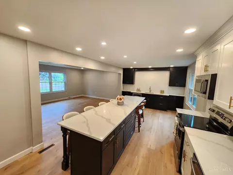 Kitchen - 2191 Flomar Ct, Cincinnati, OH 45233 photo 4 of 9