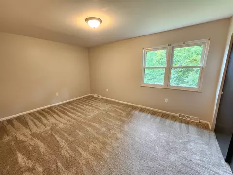 Bedroom - 2191 Flomar Ct, Cincinnati, OH 45233 photo 4 of 5