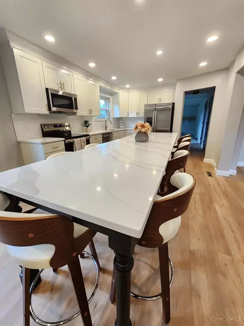 Kitchen - 2191 Flomar Ct, Cincinnati, OH 45233 photo 1 of 9