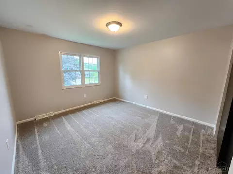 Bedroom - 2191 Flomar Ct, Cincinnati, OH 45233 photo 5 of 5