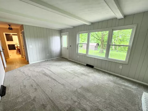 Living - 2191 Flomar Ct, Cincinnati, OH 45233 photo 3 of 4