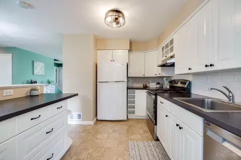 Kitchen - 33 Hadley Rd, Greenhills, OH 45218 photo 1 of 3