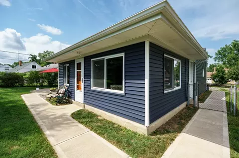 Exterior - 33 Hadley Rd, Greenhills, OH 45218 photo 3 of 8