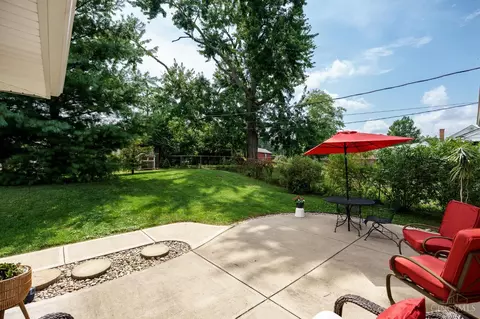 Exterior - 33 Hadley Rd, Greenhills, OH 45218 photo 2 of 8