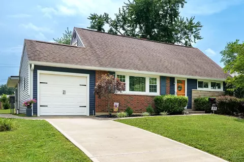 33 Hadley Rd, Greenhills, OH 45218